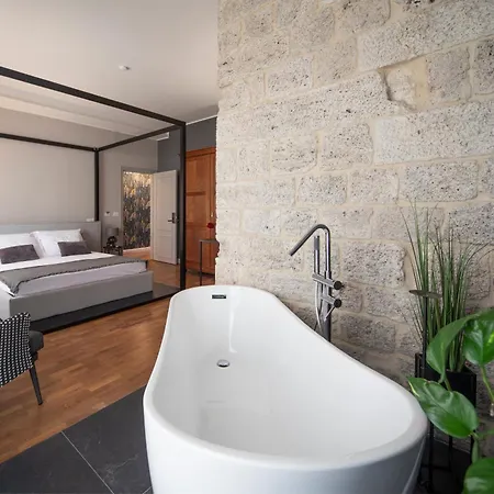 Bed & Breakfast Dimora Storica Nella Torre 3*